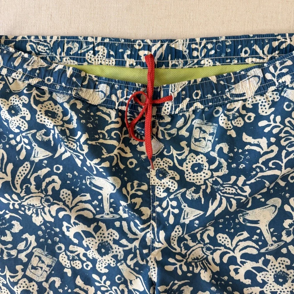 Tommy Bahama Swim Trunks Large Blue White Floral Cocktail Print Board Shorts